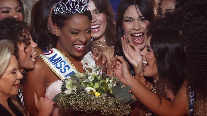 La sacre de la Miss France 2025, la Miss Martinique Angélique Angarni-Filopon, à Poitiers, le 14 décembre 2024.