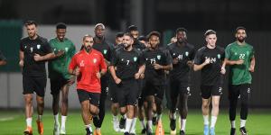 تغريم أهلى جدة 20 ألف ريال بعد هجومه على حكم مباراة الهلال - عرب فايف