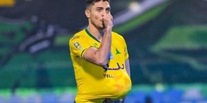 اخبار الرياضة دونيس يعلن غياب محمد شريف عن مواجهة الهلال بسبب الإصابة