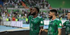 تعرف على اختيارات لاعب أهلي جدة في جوائز الأفضل بالعالم - عرب فايف