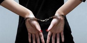 حبس ربة منزل وزوجها 4 أيام بتهمة قتل طفلتها في الفيوم - عرب فايف