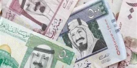 سعر الريال السعودي والدرهم الإماراتي والدينار الكويتي في البنوك..اليوم - عرب فايف