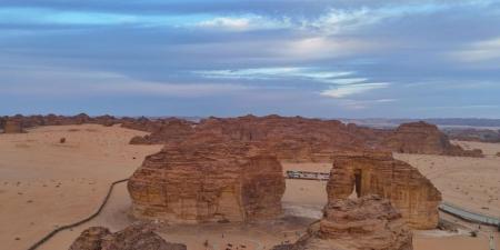 جبل الفيل في العلا.. معلم سياحي يجذب الزوار من كل أنحاء العالم - عرب فايف