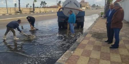 ورفع آثار مياه الأمطار بأحياء بورسعيد - عرب فايف