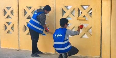 بمشاركة 175 متطوع.. مبادرة لطلاء مظلات الواجهة البحرية في الخفجي - عرب فايف