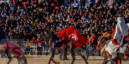 جماهير غفيرة تواكب عروض اليوم الأول من المهرجان الدولي للصحراء بدوز - عرب فايف