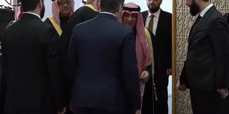 عاجل|أحمد الشرع يستقبل أمين عام مجلس التعاون الخليجي ووزير خارجية الكويت - عرب فايف