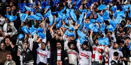 شاهد.. جمهور الزمالك يحيي لاعبيها بعد التعادل مع الأهلي فى القمة - عرب فايف