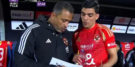 أشرف بن شرقي يظهر لأول مرة بقميص النادي الأهلي أمام الزمالك في الدوري المصري الممتاز - عرب فايف