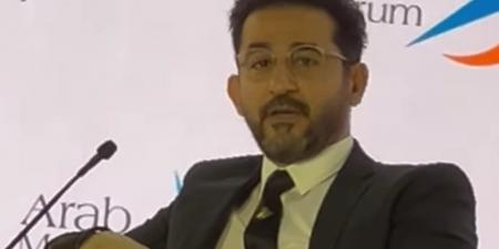 لأول مرة.. أحمد حلمي يعتذر عن جملة «مصري وقاعد صف أول ؟!»: الاعتذار شجاعة - عرب فايف