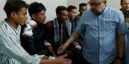 محافظ أسيوط يوجه بتقديم الرعاية الصحية الكاملة لمصابي حادث انقلاب عمال البداري - عرب فايف