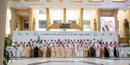 القصيم.. وزير الداخلية يؤكد حرص القيادة على دعم القطاعات الأمنية - عرب فايف