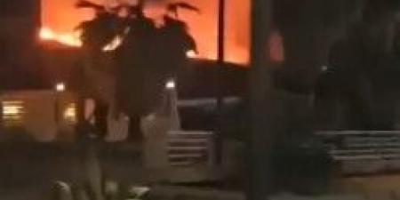 حريق في منطقة الرملة البيضاء وفرق الاطفاء تعمل على اخماده - عرب فايف