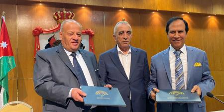 بحضور وزير الثقافة : سماوي والعبادي يوقعان اتفاقية تعاون بين مهرجان جرش ونقابة الفنانين - عرب فايف