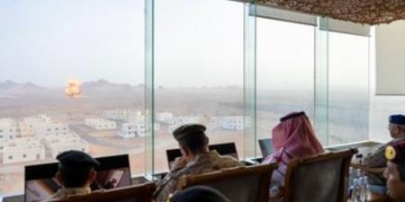 صور| وزير الدفاع يشهد تمرين القوات الخاصة "النخبة" - عرب فايف