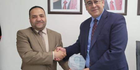 الأمين العام للمنظمة العالمية للتحكيم الدولي والرقمي يزور ادارة قضايا الدولة - عرب فايف