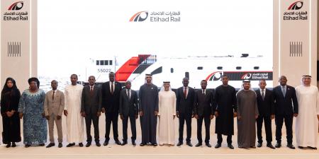 اجتماع وزاري إماراتي إفريقي لتعزيز التعاون في قطاعات النقل والسكك الحديدية والبنية التحتية - عرب فايف
