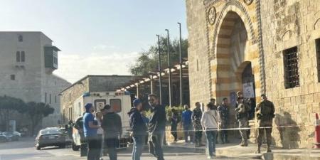 "النشرة": عدد المقترعين في دير القمر حتى الساعة بلغ 253 من أصل 10037 ناخبًا - عرب فايف
