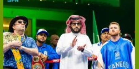 كانيلو ألفاريز يتوَّج بطلاً للعالم بلا منازع في موسم الرياض - عرب فايف