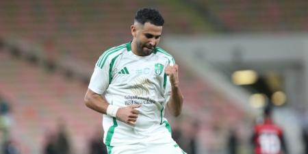 رياض محرز لجماهير الأهلي: "أعدكم الموسم القادم سنجلب الدوري" - عرب فايف