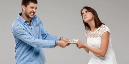 يطلب ثمن الحليب ويهددها بالكهرباء.. بخل الزوج ينهي زواج 10 سنوات! - عرب فايف