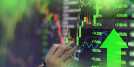 مؤشر سوق الأسهم السعودية يغلق مرتفعا اليوم الإثنين - عرب فايف