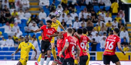 مدرب الرائد يستبعد ثنائي الفريق من مباراة الهلال - عرب فايف