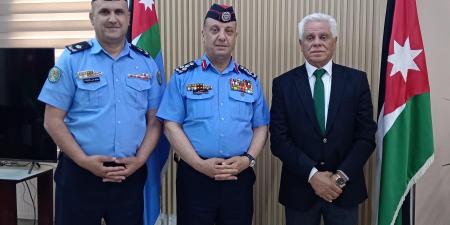 مدير شرطة البلقاء يُكرم عمال الوطن في بلدية السلط الكبرى بمناسبة عيد العمال - عرب فايف