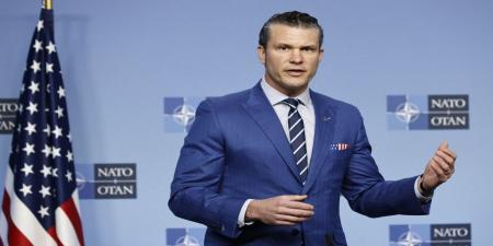 وزير الدفاع الأميركي يأمر بخفض عدد كبار الضباط بنسبة 20 بالمئة - عرب فايف