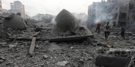 استشهاد 5 فلسطينيين في قصف إسرائيلي يستهدف منازل وخيام نازحين وسط وجنوب غزة - عرب فايف