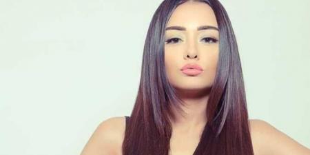 نجل راندا البحيري يوجه رسالة لوالدته: "مش هسيب ماما" - عرب فايف