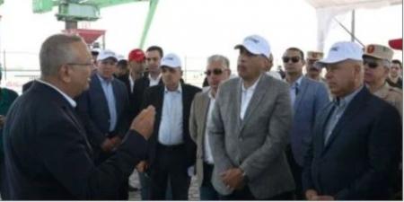 رئيس الوزراء يتفقد مشروعي "رووتس" و"سكاي للموانئ" - عرب فايف