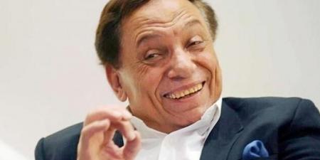 ممنوع التصوير وحضور محدود.. معلومات عن عيد ميلاد عادل إمام الـ 85 - عرب فايف