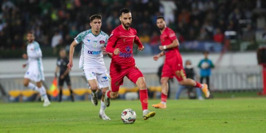 حكم مباراة الديربي بين الرجاء والوداد فى الدوري المغربي - عرب فايف