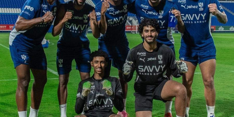 مشاركة الدوليين في تدريبات الهلال استعداداً لمباراة الخليج - عرب فايف