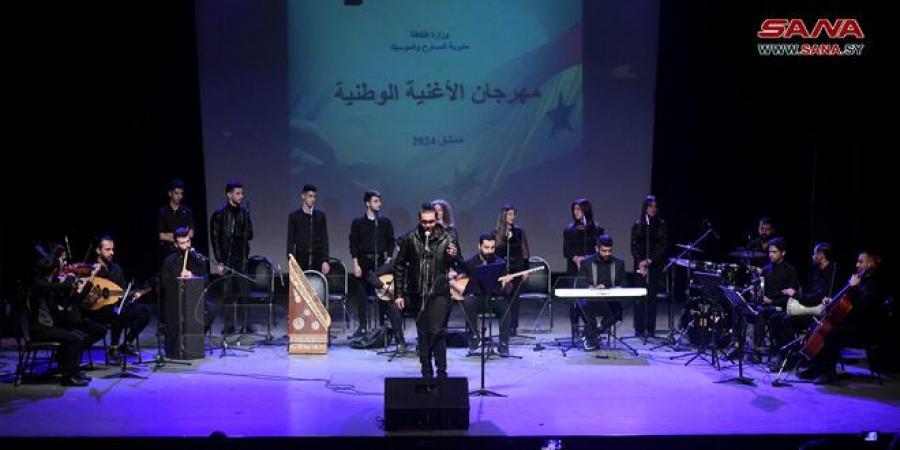 مهرجان الأغنية الوطنية يعيد الذاكرة على مسرح الحمراء بدمشق - عرب فايف