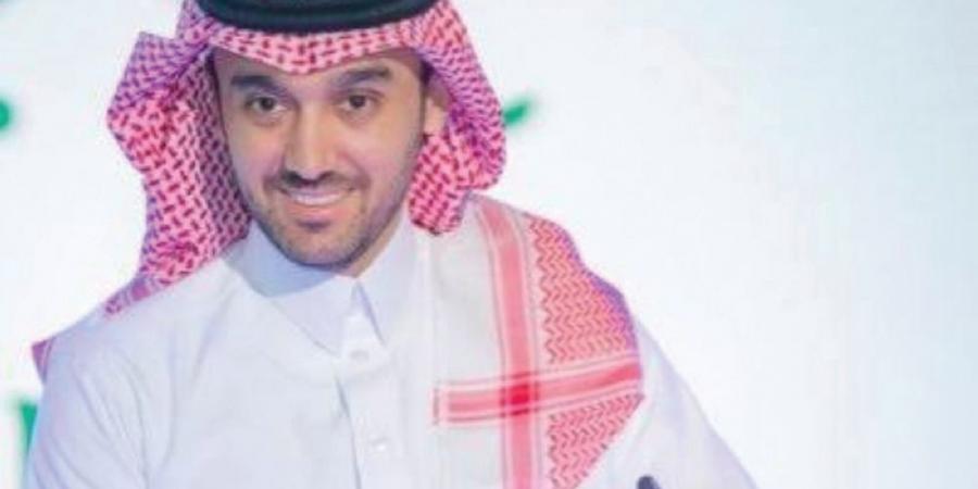 وزير الرياضة يقدم مكافأة مالية لـ الخليج 100 ألف ريال بعد عبور الدحيل - عرب فايف