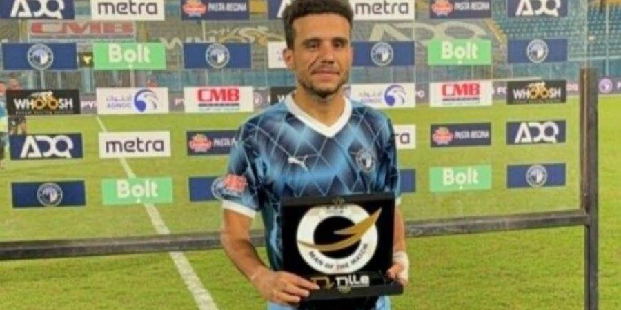 مصطفى فتحي يفوز بجائزة الأفضل في مباراة بيراميدز والبنك الأهلي - عرب فايف