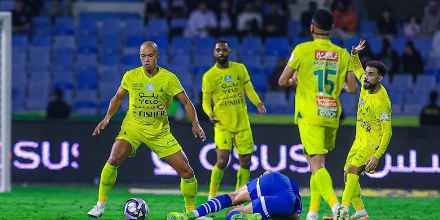 السالم الأعلى والبليهي الأقل.. تقييم لاعبي مباراة الهلال والخليج بالدرجات  - عرب فايف