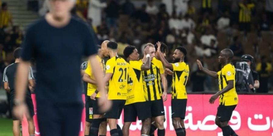 دوري روشن: الاتحاد يعتلي الصدارة بفوزه على الفتح (2-0) - عرب فايف