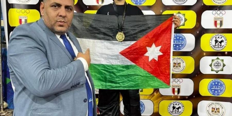 اللاعب عيسى العيسى يحصد الذهبية والمركز الاول في البطولة العربية للكيك بوكسينغ - عرب فايف