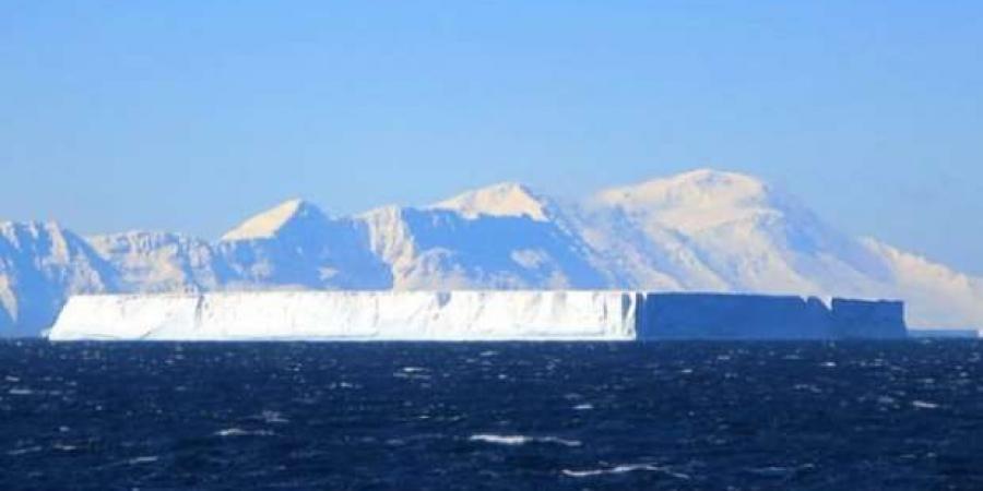 أغرب جبل جليدي في العالم.. وزنه تريليون طن وطوله يزيد عن 1.6 كيلومتر - عرب فايف