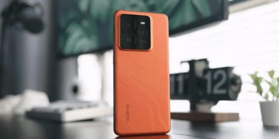 هاتف Realme GT 8 Pro قد يرتقي بسعة البطارية إلى 8000 mAh - عرب فايف