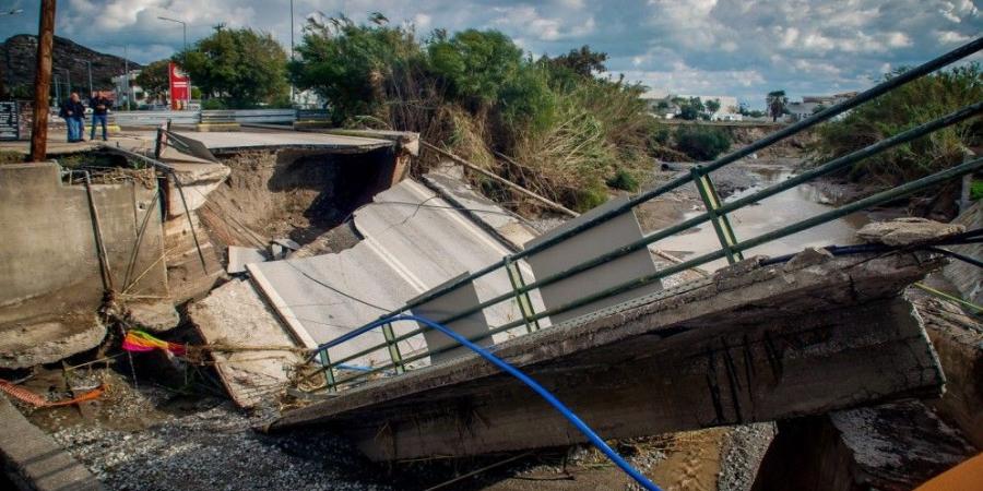 مصرع شخصين في جزيرة ليمنوس جراء عاصفة تضرب اليونان وتتسبب بفيضانات في رودس - عرب فايف