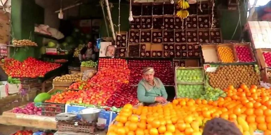 كشف صحفي عن كارثة غذائية تهدد حياة سكان تعز: خضروات ملوثة وراء انتشار وباء قاتل - عرب فايف