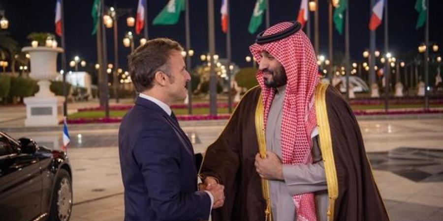 ولي العهد السعودي والرئيس الفرنسي يعقدان لقاء موسعا في الرياض - عرب فايف