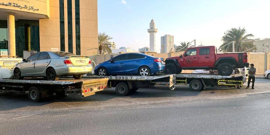 شرطة عجمان تضبط سائقين وتحجز مركباتهم بسبب "القيادة المتهورة" - عرب فايف