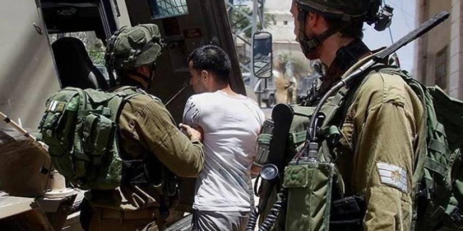 قوات الاحتلال تعتقل (28) فلسطينيًا في الضفة - عرب فايف