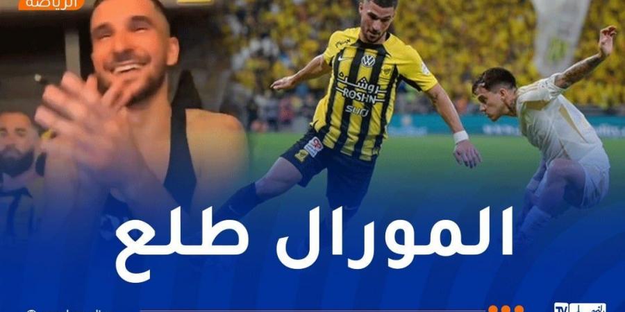 بالفيديو.. لاعبو الاتحاد يتغنون بـ عوار وسط فرحة هستيرية - عرب فايف