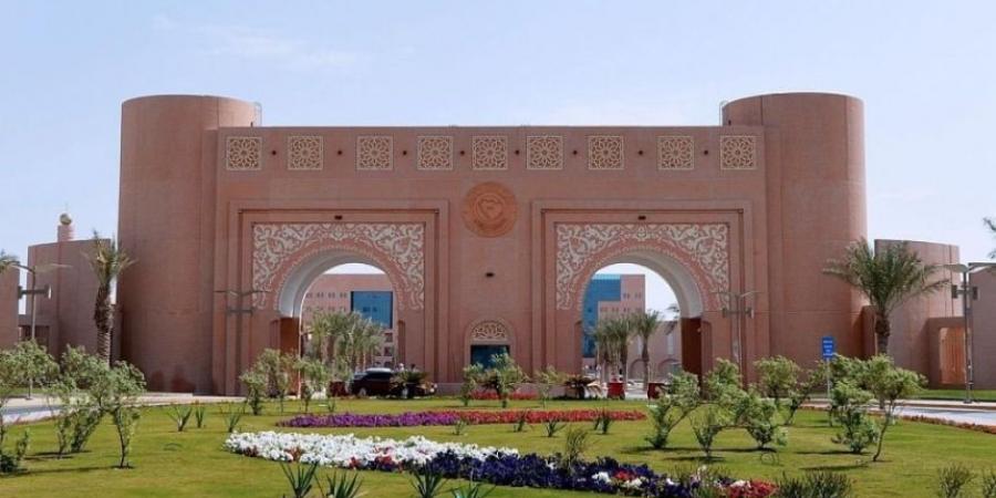 جامعة الملك فيصل الأولى خليجيًا في أولمبياد "الإنجليزية" العالمي - عرب فايف